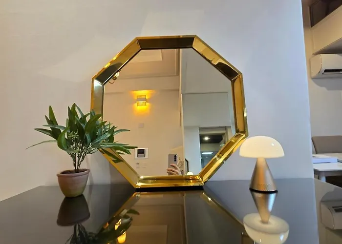 Apartment Gleam House